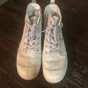 White Palladium light weight boots with zipper size 9.5
